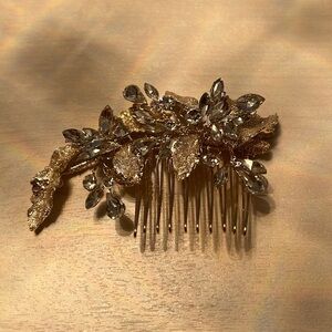 BRIDES! Bel Aire Bridal hair accessory. Never worn!